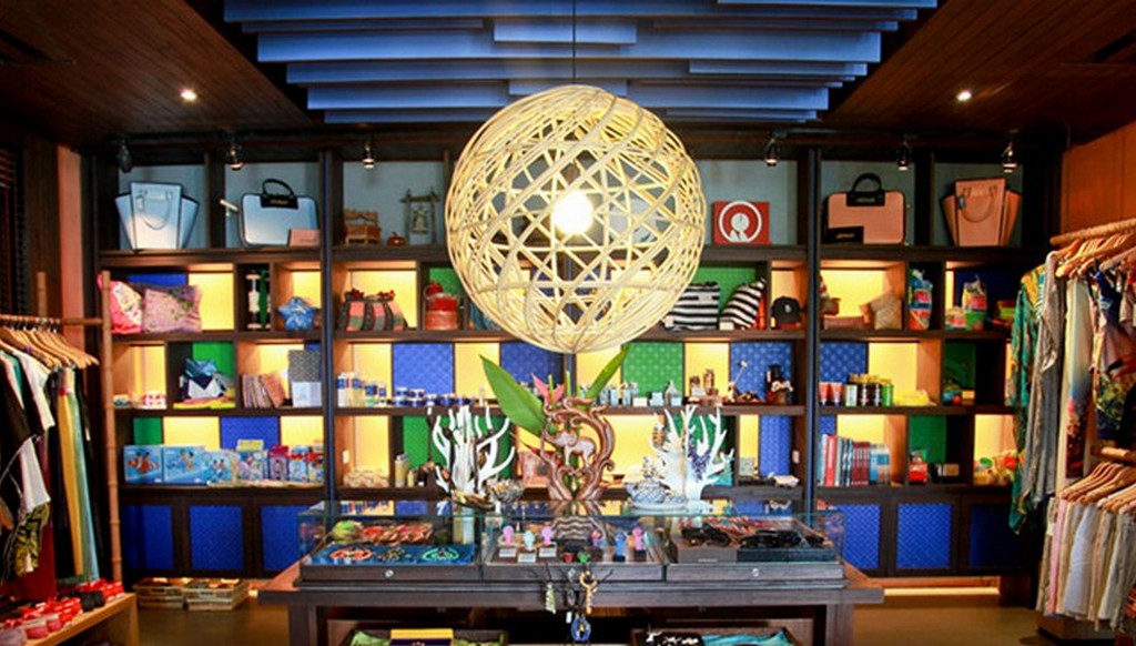 05 Yaya Boutique Shopping Sri Panwa Phuket Shop Clothing Collection Gifts