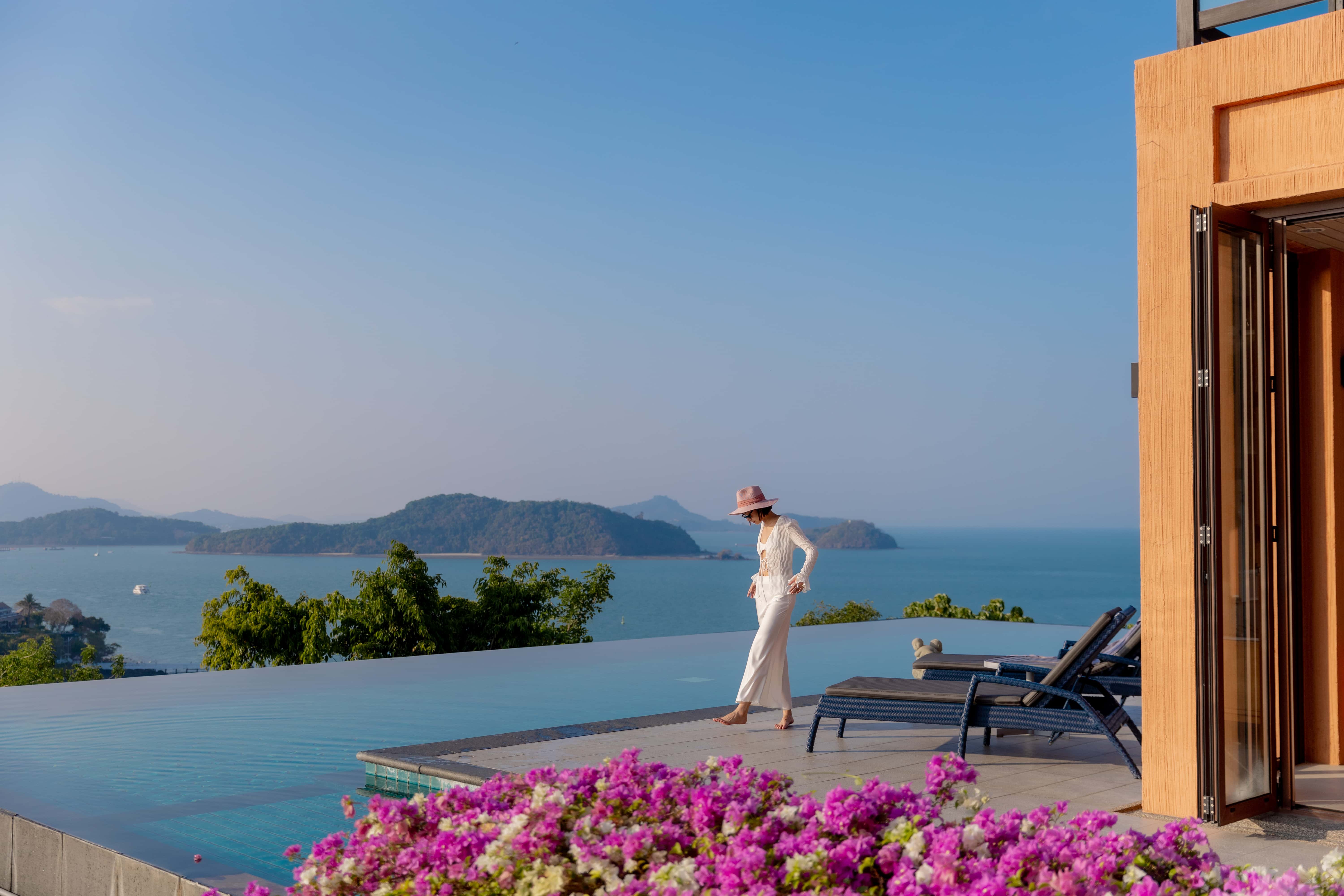 Luxury Pool Villa Hotel Best Exclusive Rooftop Bar